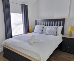 Two Bedroom House Downtown with Office